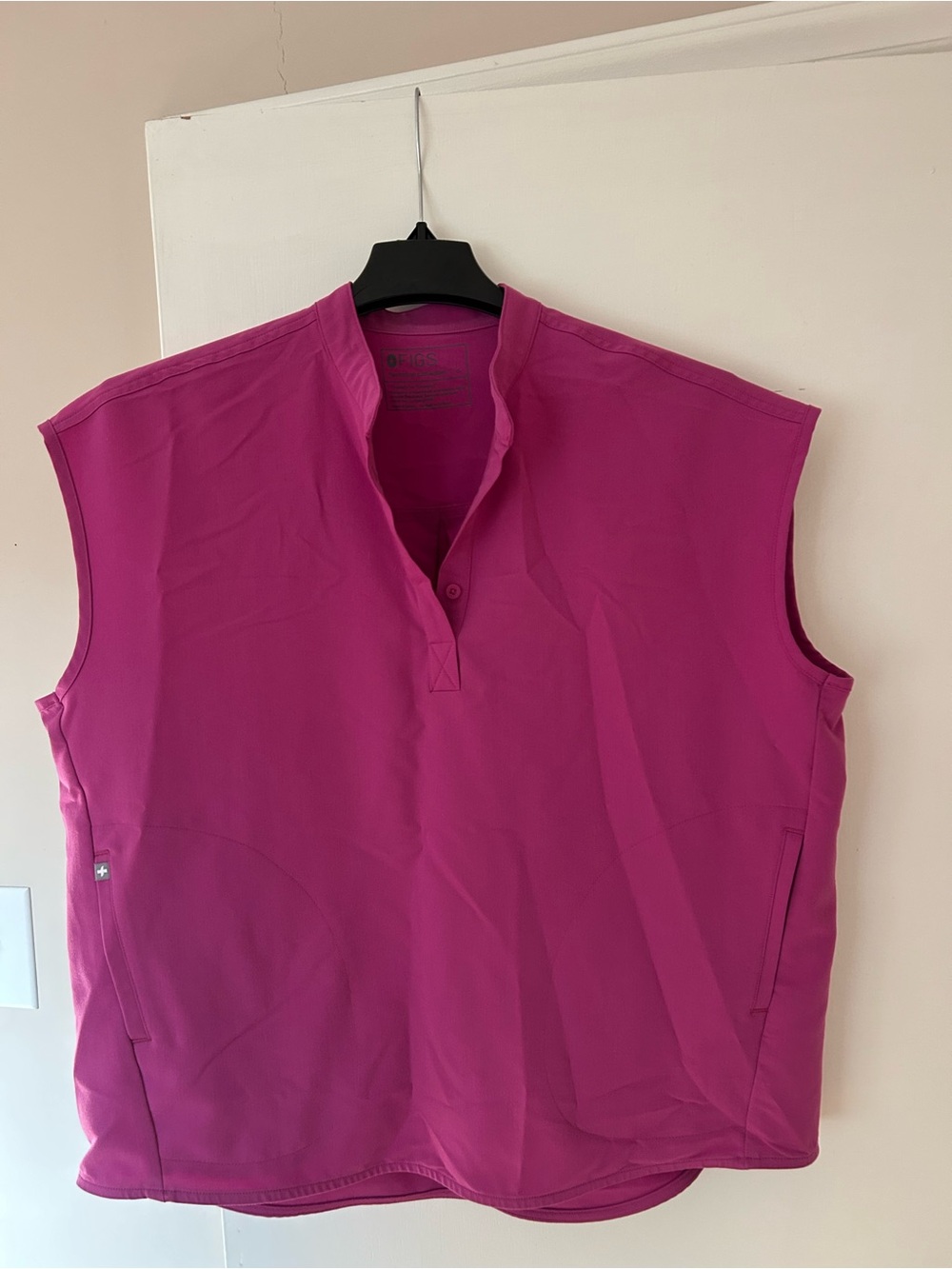 Figs Women's Magenta Sleeveless Scrub Top. Technical spec.